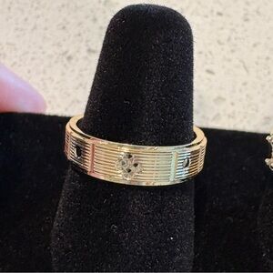 💎 Yellow gold tone ring